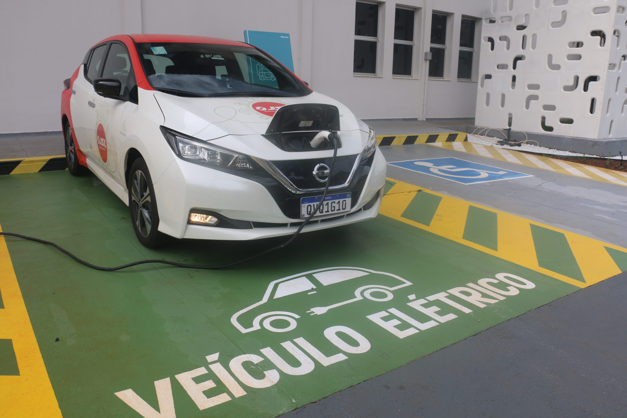 Vale adota carros elétricos para reduzir emissões de carbono na atmosfera