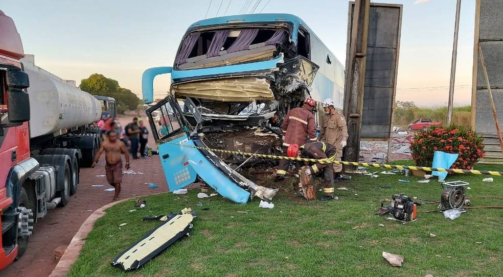 Motorista de ônibus morre após grave acidente próximo a cidade de Paragominas