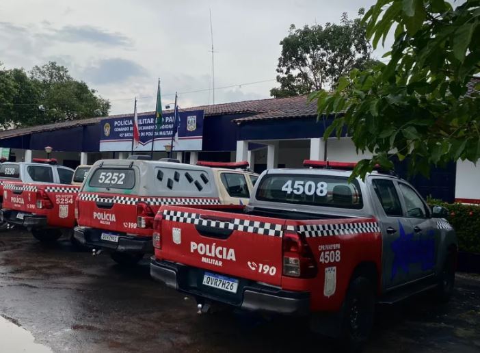 Homem tenta roubar moto usando faca e acaba preso