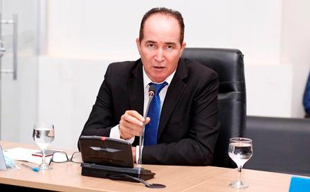 Joel Alves solicita transporte público de passageiros e campanhas sobre Lei Maria da Penha