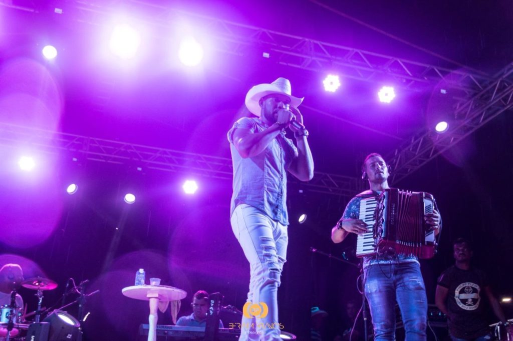 *Bonde do Vaqueiro contagia de alegria virada em Curionópolis*