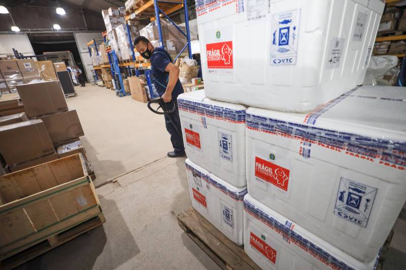 Mais 110.500 doses da Oxford/AstraZeneca chegam a Belém para ampliar a vacinação