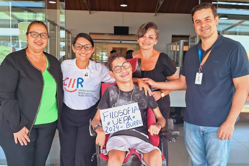 Jovem com paralisia cerebral supera adversidades e celebra, no CIIR, aprovação no vestibular da Universidade Estadual do Pará
