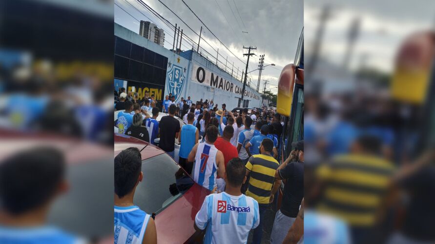 Torcida lota aeroporto para apoiar Paysandu rumo a Salvador