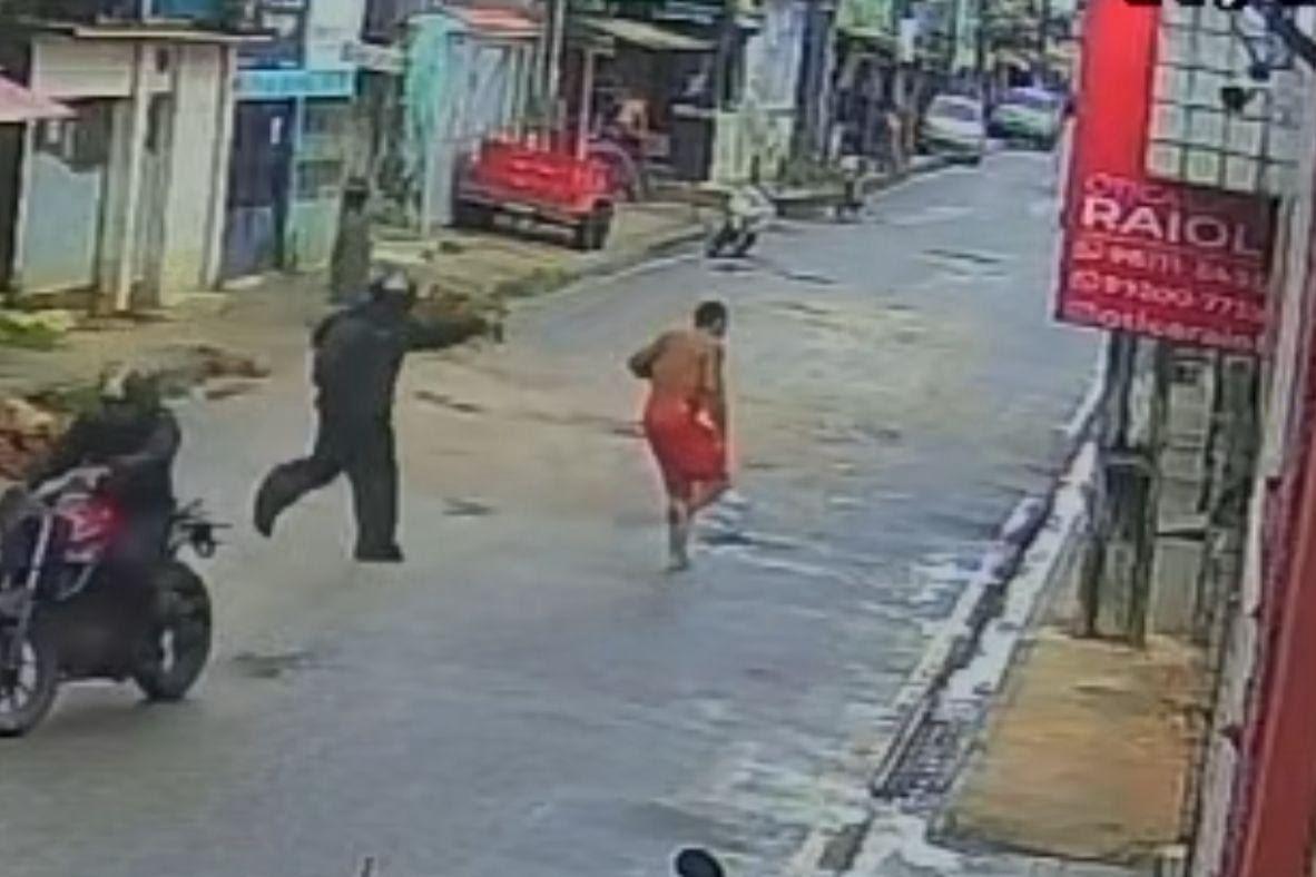 Homem é perseguido e baleado à luz do dia na Grande Capital