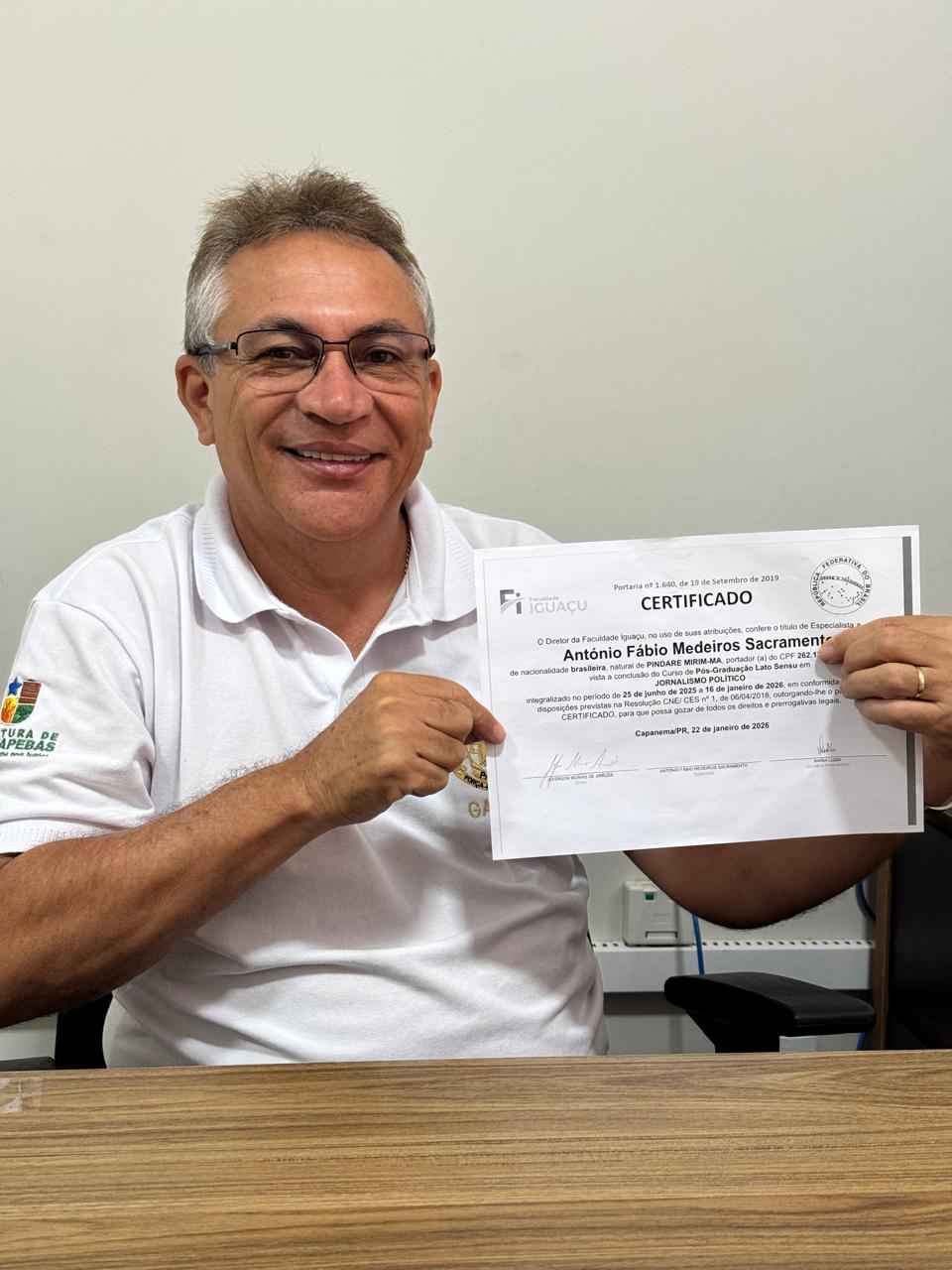 Nova Conquista Acadêmica: Fábio Sacramento se Torna Especialista em Jornalismo Político
