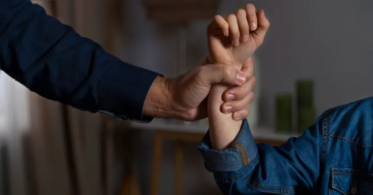 Belém: Adolescente grava abusos sexuais e denuncia padrasto