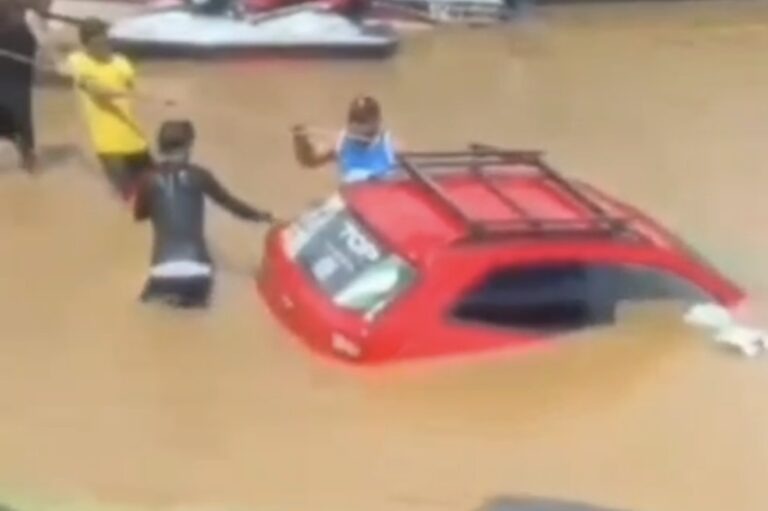 Marabá: Veículo desce rampa e fica submerso no Rio Itacaiunas