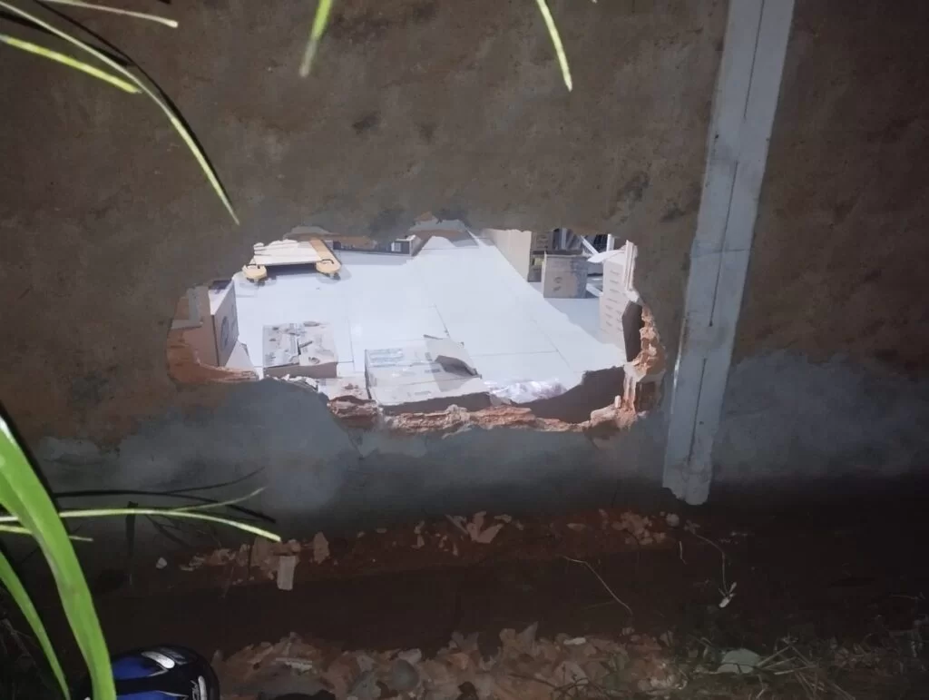 Furto a supermercado em Parauapebas: criminosos abrem buraco na parede e levam televisores