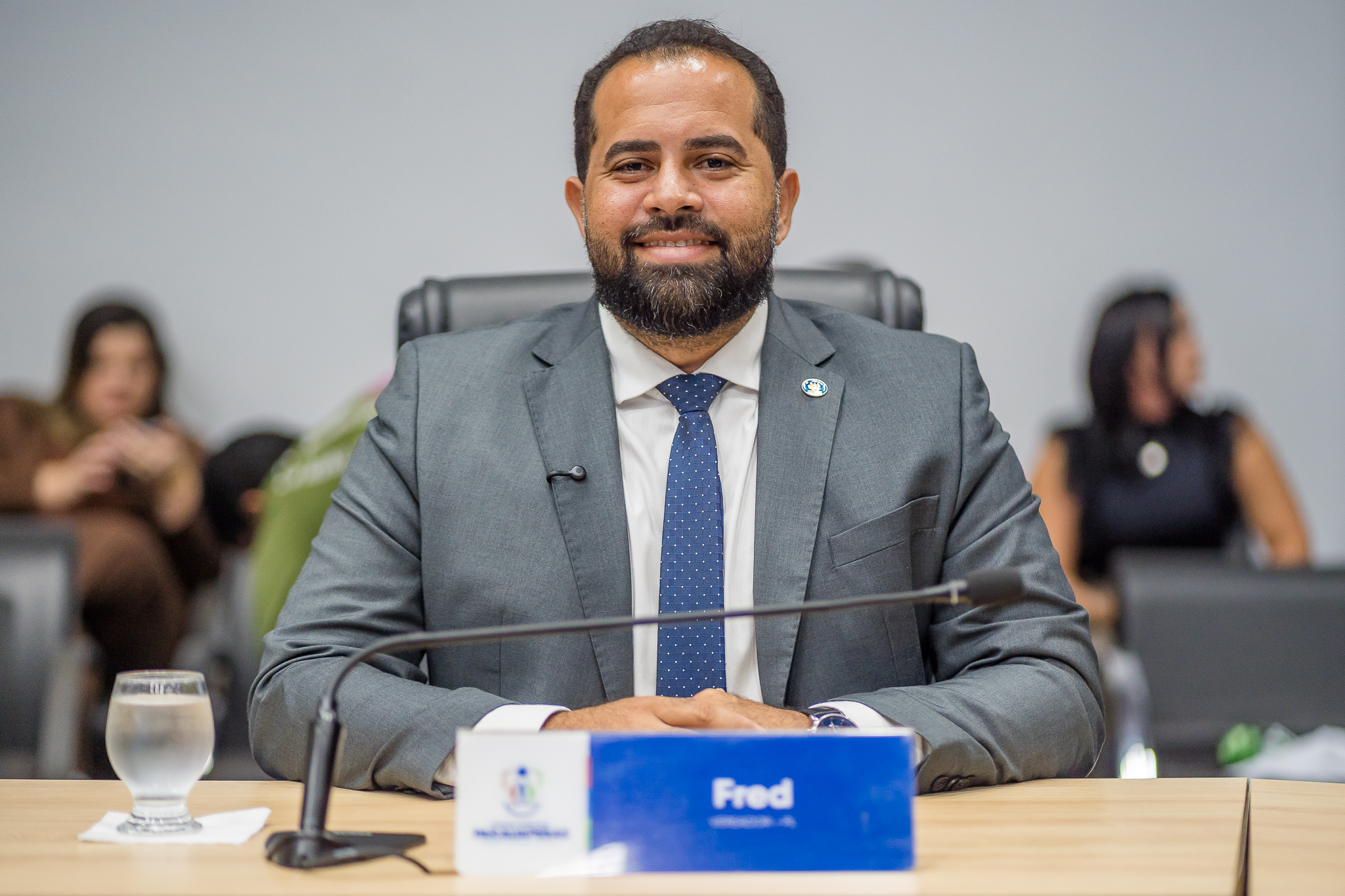Fred Sanção cobra construção de escolas e exige explicações sobre segurança no transporte escolar em Parauapebas
