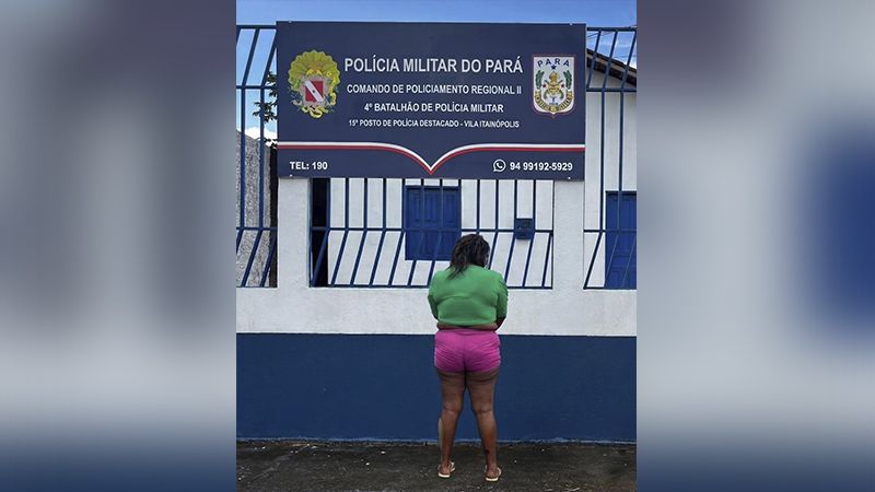 Mulher é atacada com canivete em bar e suspeita é presa