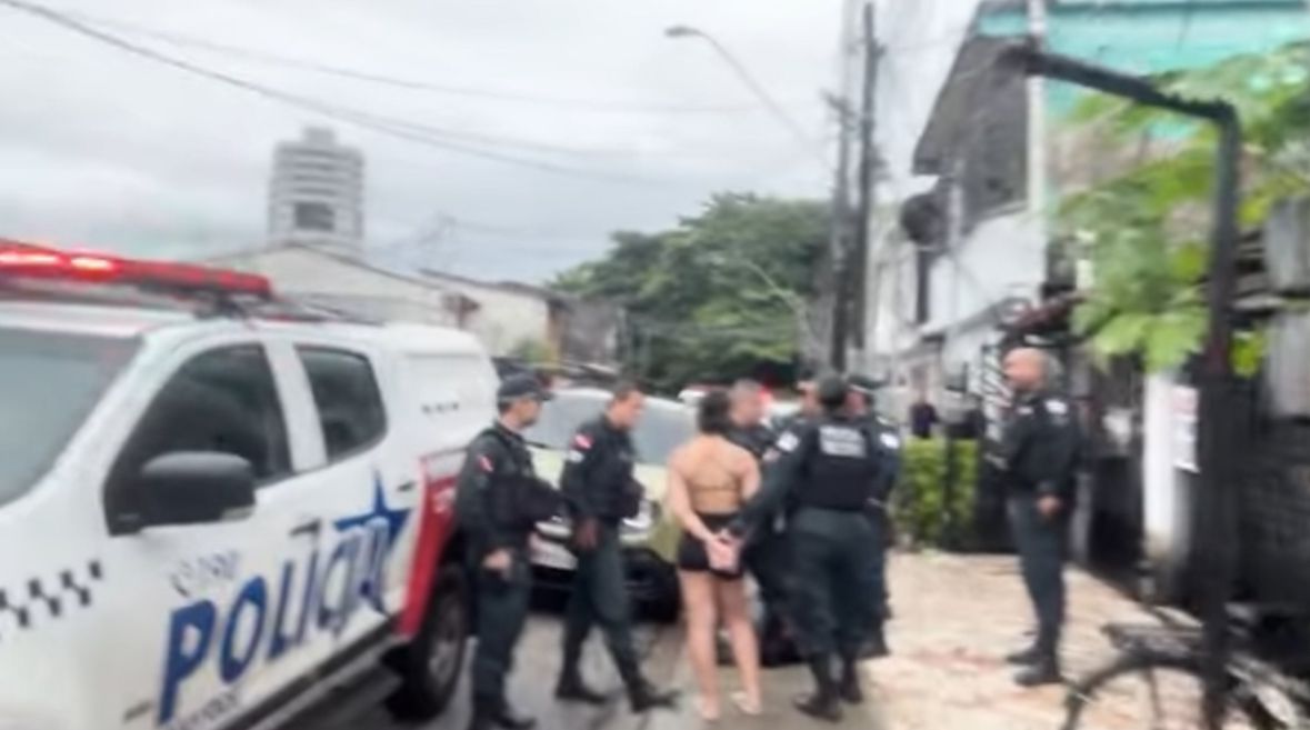 Jovem é presa com celulares roubados e drogas após assalto a loja em shopping de Belém