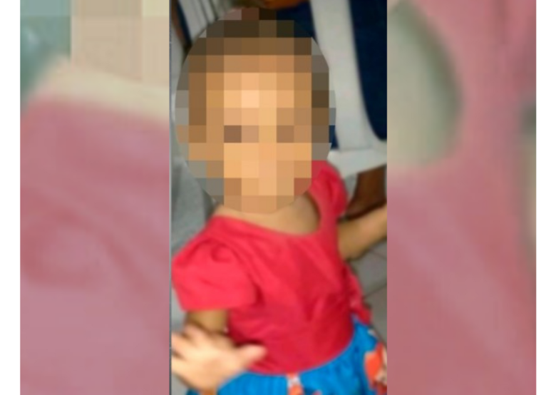 Criança de um ano morre afogada em bacia no quintal da avó