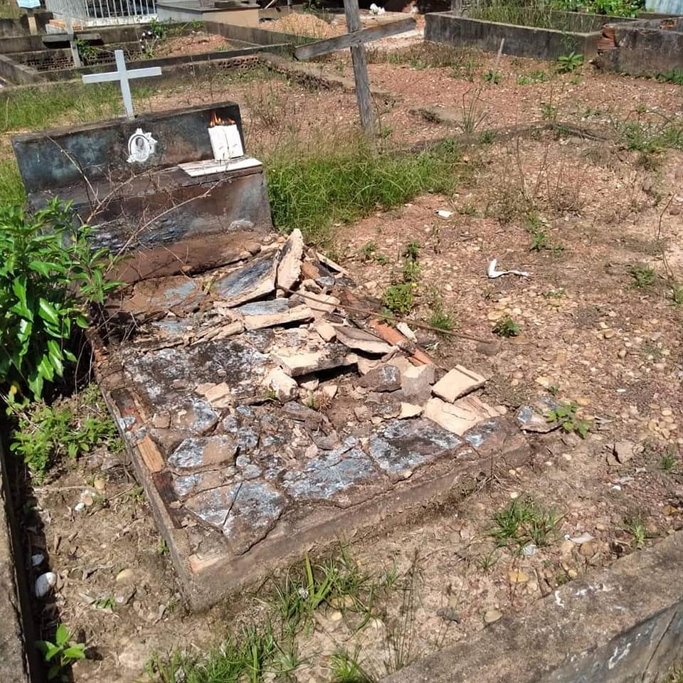 Vandalismo em sepulturas em cemitério de Marabá