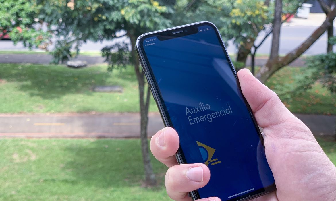 Caixa paga hoje auxílio emergencial a nascidos em fevereiro
