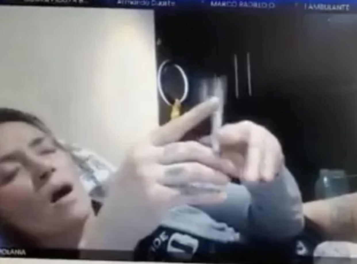 Juíza é suspensa por aparecer seminua em audiência no Zoom