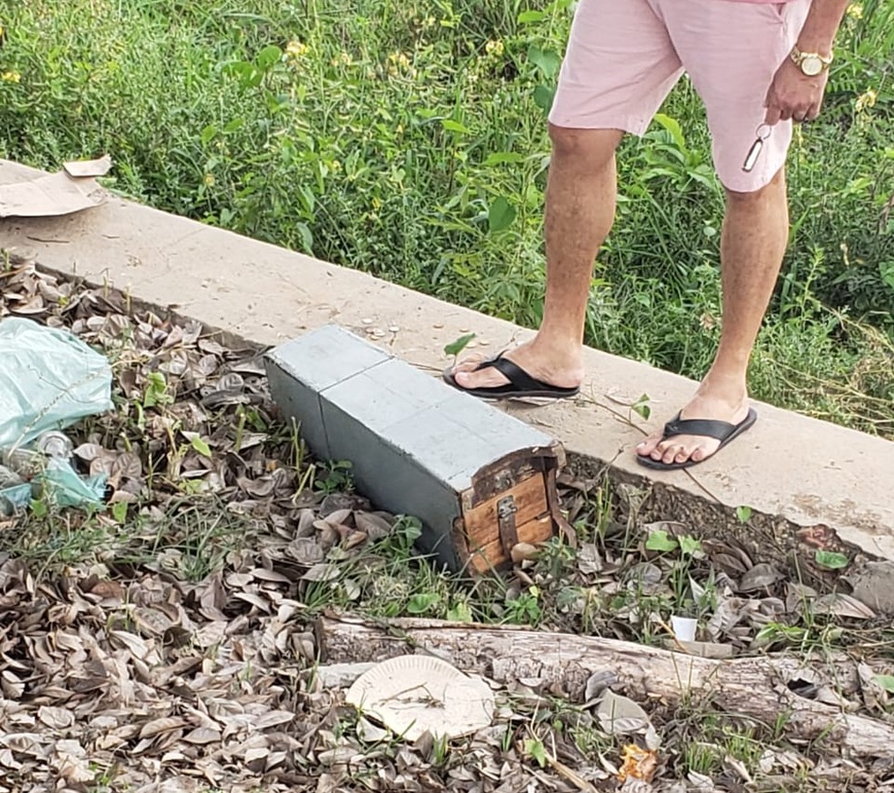 Homem rouba cofre de igreja e é perseguido por padre e fiéis