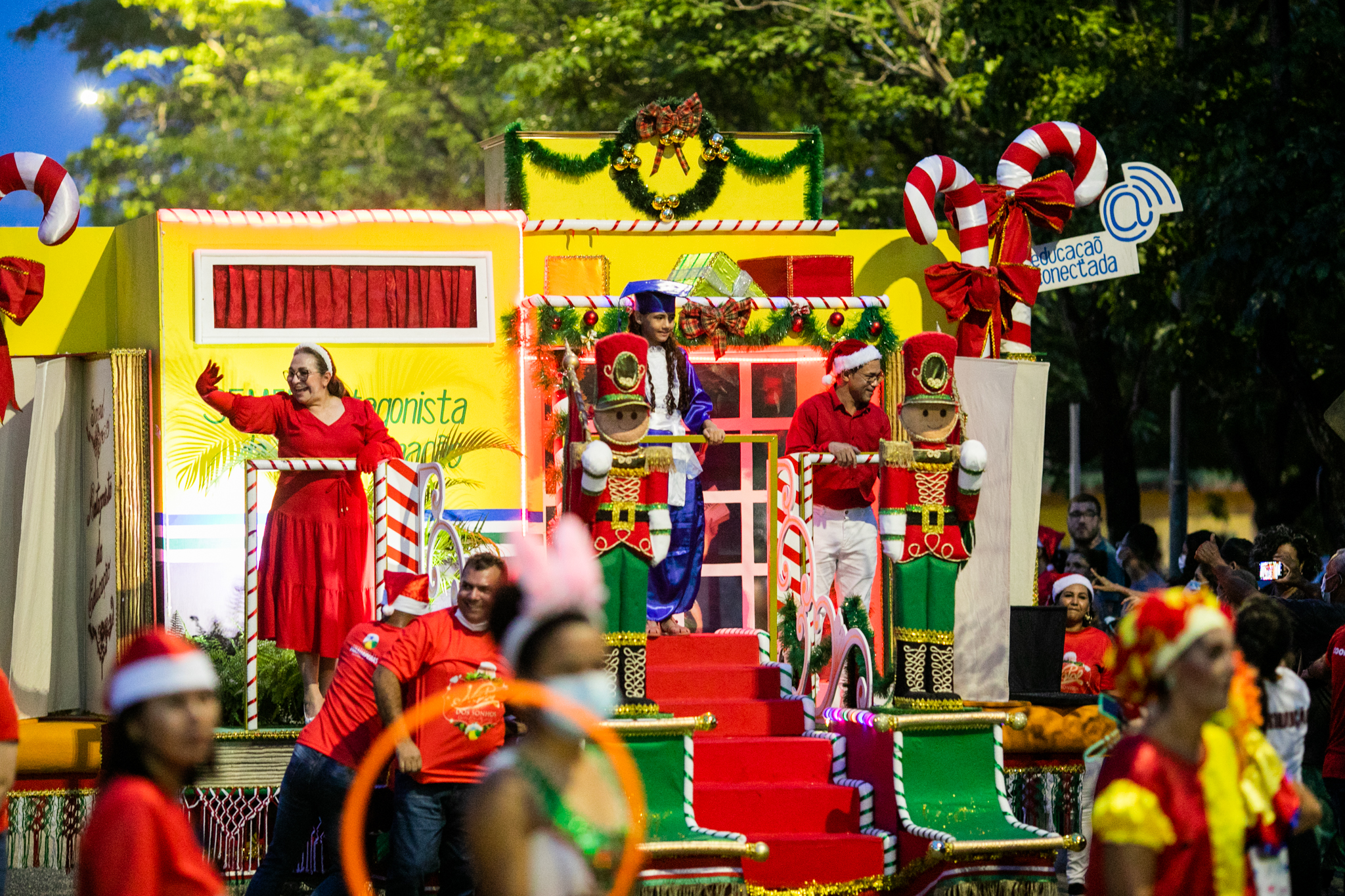 1ª Parada Natalina de Parauapebas encanta o público e pode virar tradição no município