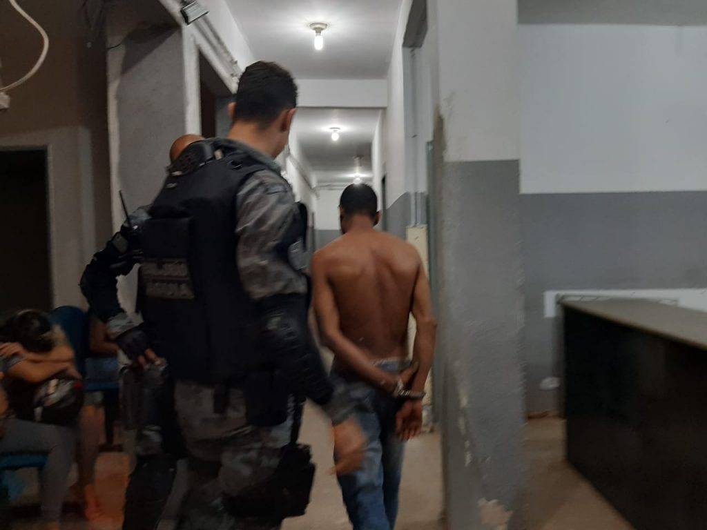 Homem mata mulher e esconde o corpo embaixo da cama