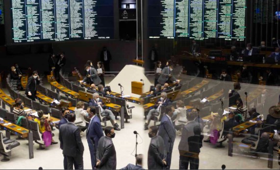 Governistas na Câmara tentam derrubar rol taxativo dos planos de saúde