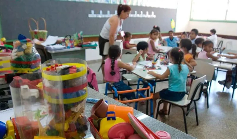 ‘Lei do contrachecão’ dos professores é regulamentada pela Prefeitura de Parauapebas