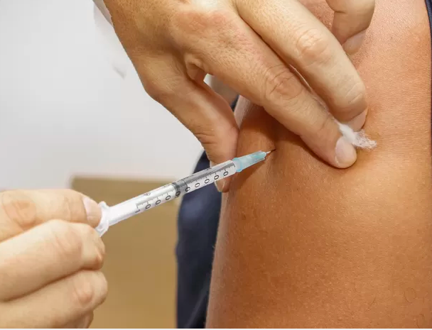 Chegou a hora: Inicia-se a campanha de vacinação contra a dengue