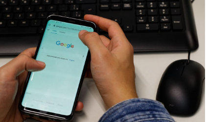 Celulares nas escolas: Regras se tornam normas em 60% das instituições