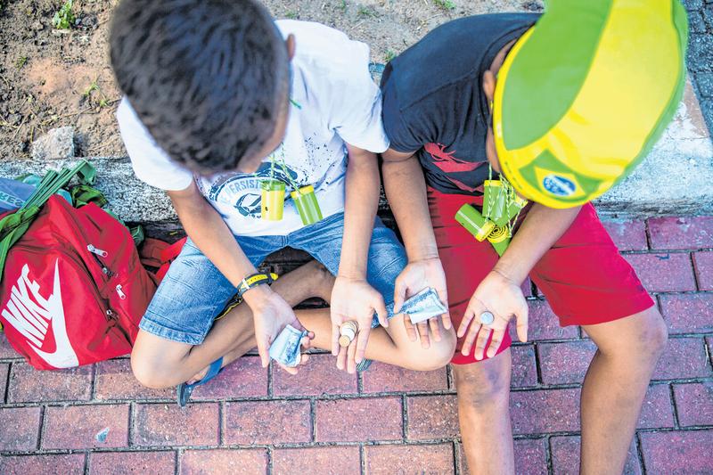 Crianças são “alugadas” para pedir esmolas nas ruas de Fortaleza