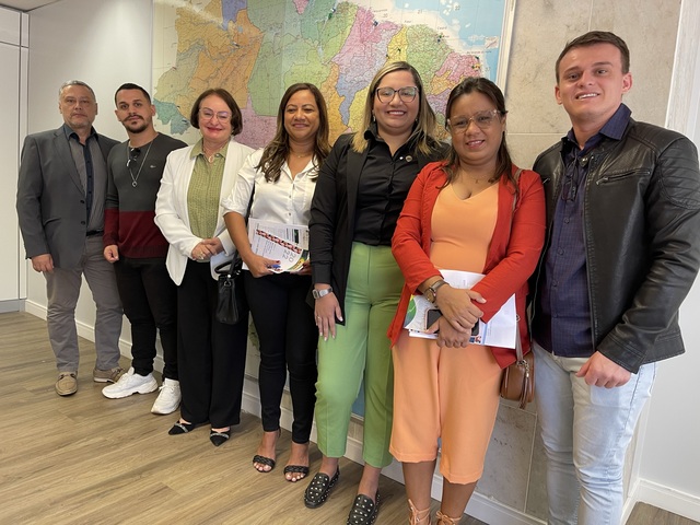 Em Brasília, comitiva busca novos programas para as mulheres e juventude de Canaã
