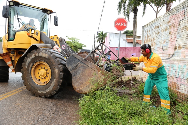 Moradores dos bairros Liberdade I e II recebem mutirão de combate aos mosquitos transmissores de doenças