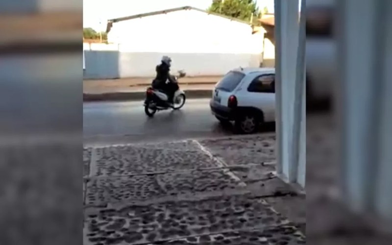 Cliente contemplada com motocicleta é atropelada ao sair de concessionária