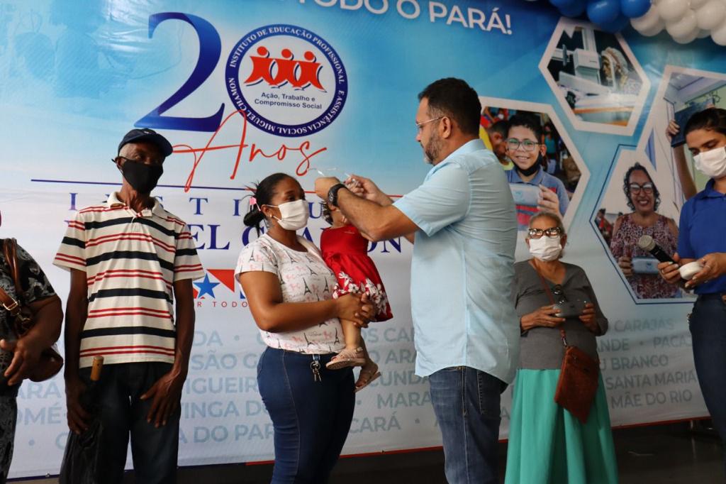Instituto Miguel Chamon inicia entrega de quase 5 mil óculos em Parauapebas