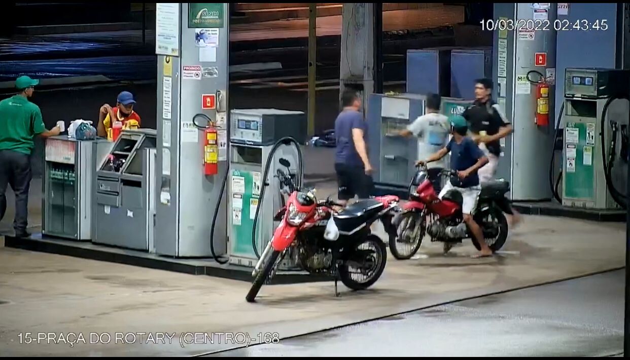Tucuruí: Homicídio em posto de gasolina, acusado usa mãe como refém