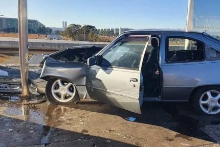 Em Brasília carro invade ponto de ônibus atropela cinco pessoas e mata uma mulher