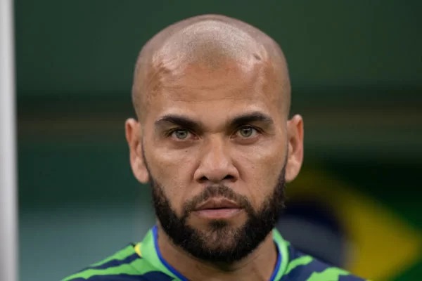 Jogador Brasileiro Daniel Alves está sendo investigado por suspeita de assedio; O Brasileiro Nega