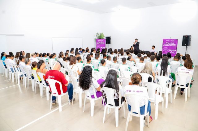 Canaã dos Carajás: Estudantes participam de palestra que reforça o papel dos jovens no enfrentamento à violência