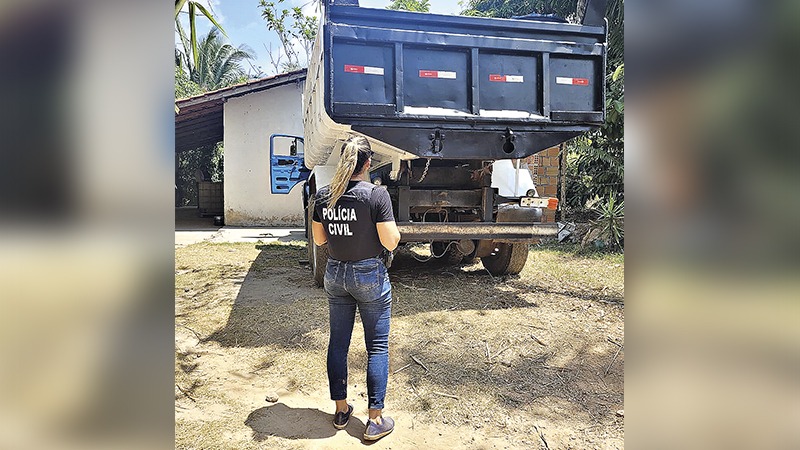 Polícia apreende caminhão em Marabá