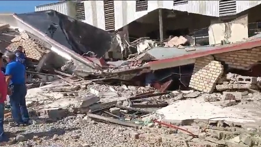 Telhado da igreja desaba e deixa 10 mortos no México