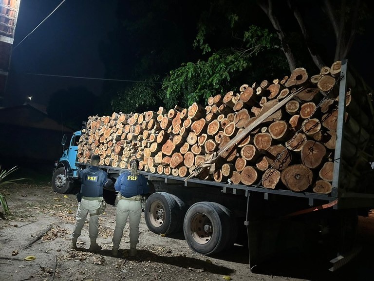 Marabá: PRF apreende 40 m³ de madeira ilegal