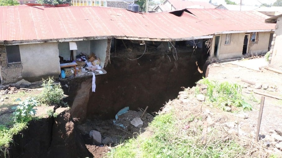 Quênia: chuva e tremor causam rachaduras gigantes no solo