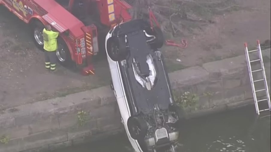 Momento íntimo de casal termina em carro dentro de rio nos EUA