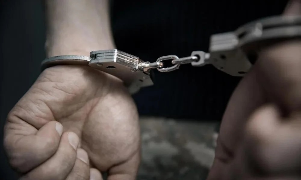 Policiais militares são presos acusados de roubo e extorsão