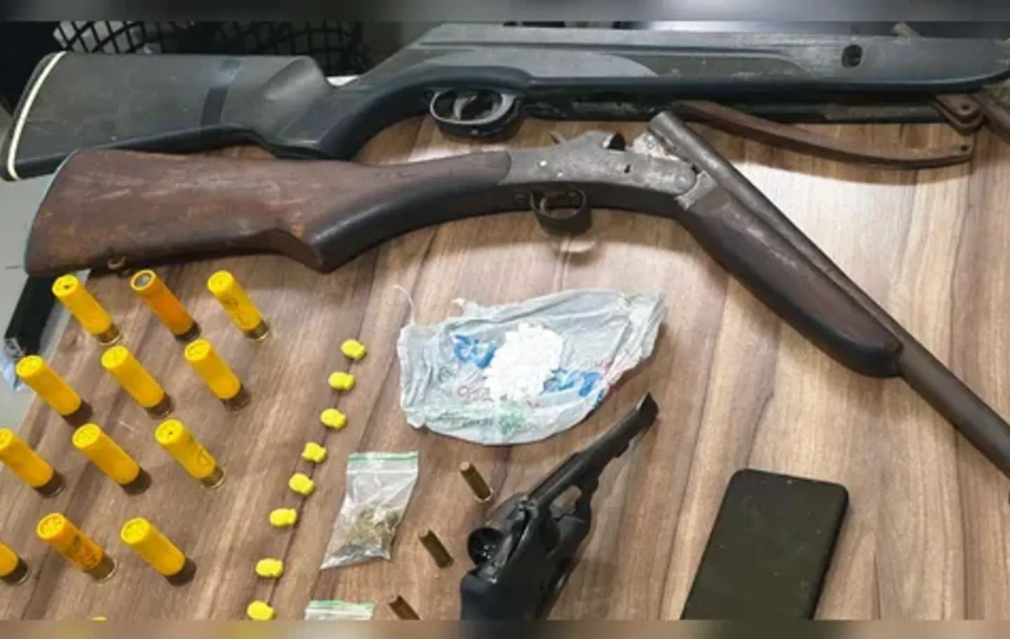Polícia Militar apreende armas, drogas e munições durante ação em Parauapebas