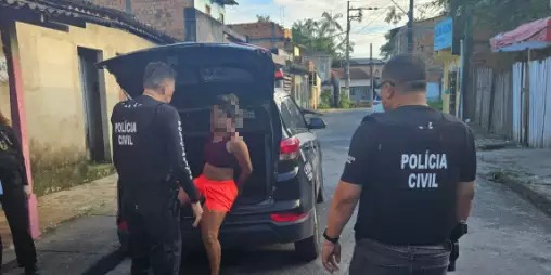 Mulher é presa suspeita de envolvimento na morte de dentista arrastada por carro