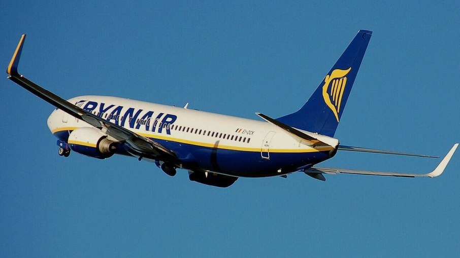 Após turbulência ferir 9 pessoas: Avião faz pouso de emergência