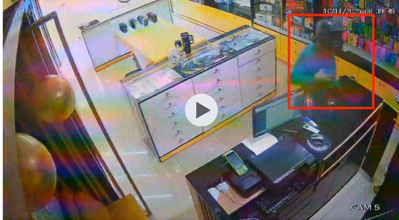 Suspeito de roubar celulares em loja é detido por PM