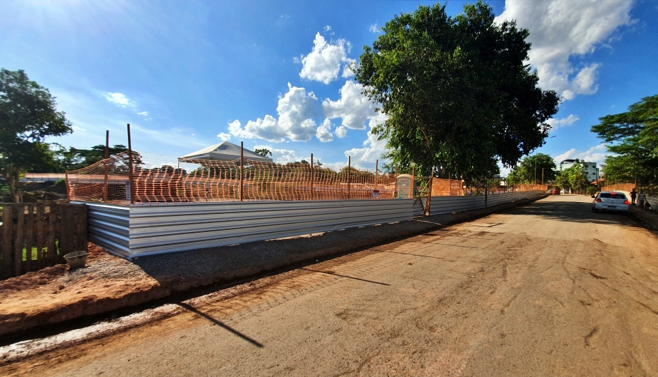 Barreiras físicas são instaladas nas áreas com obras do Prosap