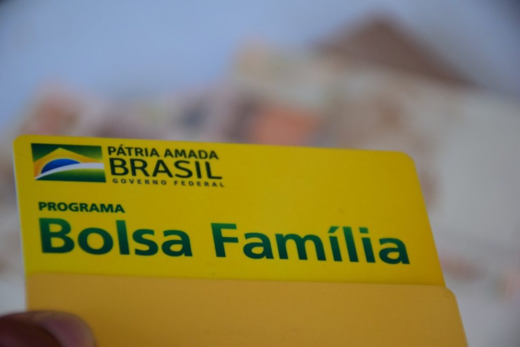 Prefeitura convoca beneficiários do Programa Bolsa Família