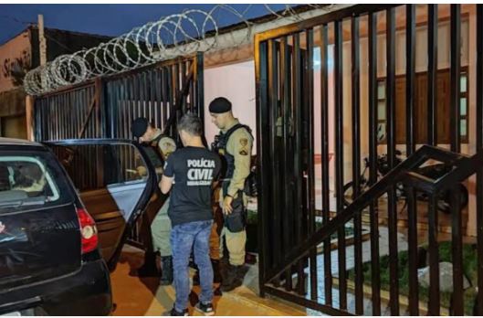 Homem mata namorada por ciúmes  durante sexo a três