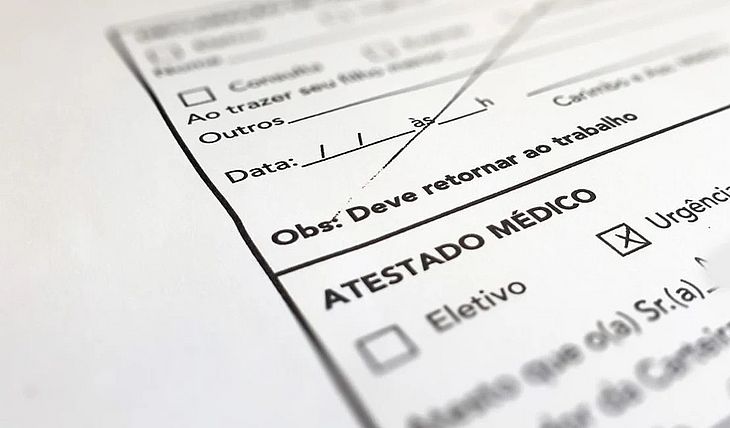 Atestado falso de comorbidades é vendido para quem deseja furar a fila da vacinação da Covid-19